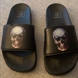Skull pool slides
